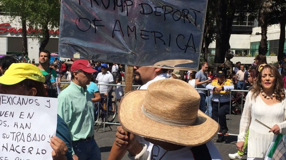 Concluye marcha contra Trump en el Ángel de la Independencia