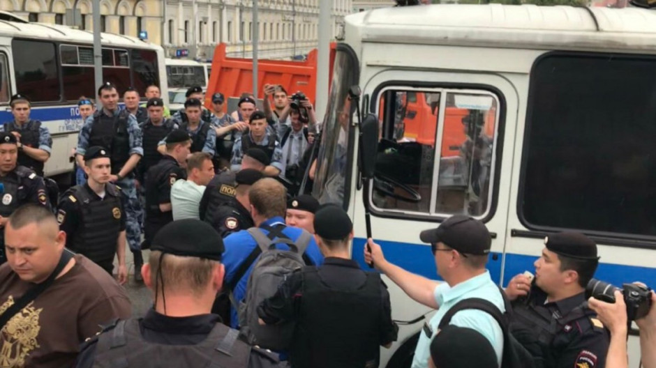 Detienen al líder opositor ruso Alexéi Navalni 