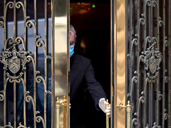 Exabogado de Trump es liberado por COVID-19