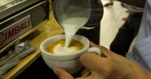 Consumo de café y té en exceso es relacionado con el cáncer de pulmón