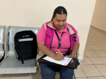 Ciudadanos no reciben a personal del INE