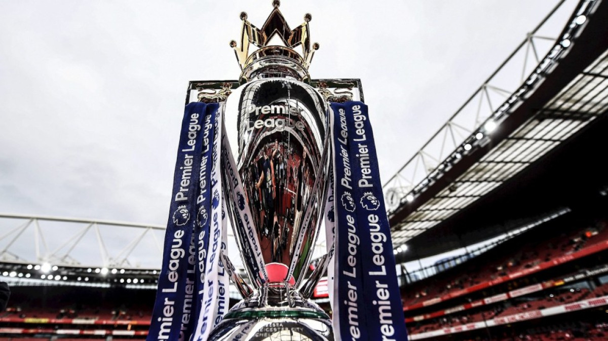 Premier League a favor de que se realice la entrega de trofeo 