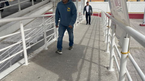 Por obras, peatones deben usar puente para cruzar a Hidalgo