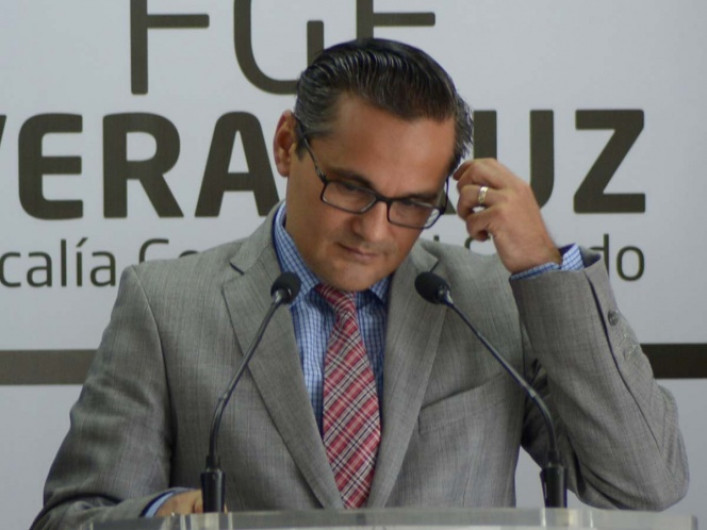 Separan temporalmente de su cargo a fiscal de Veracruz