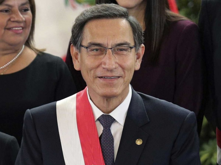 Presidente de Perú renueva gabinete