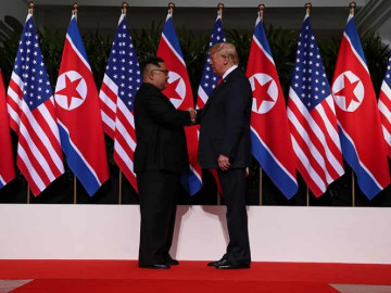 Kim Jong-un y Trump se saludan en histórica reunión en Singapur 
