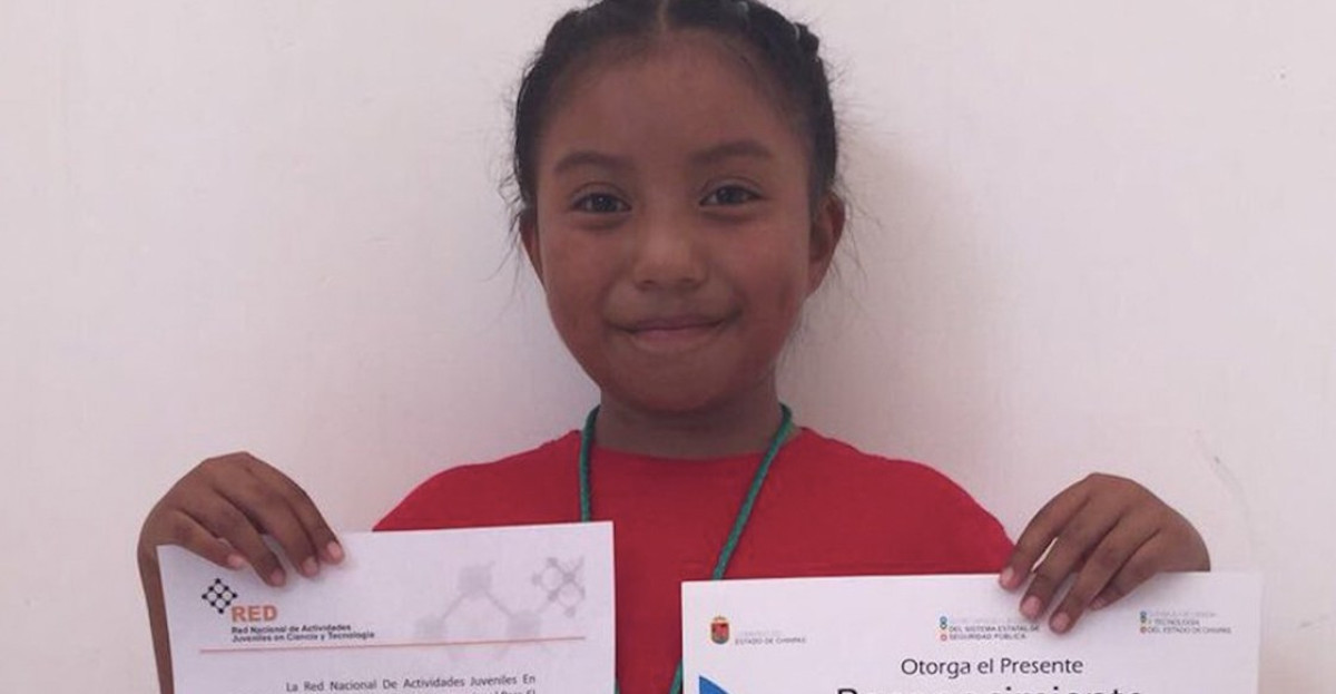Niña mexicana recibe premio nuclear de ciencia