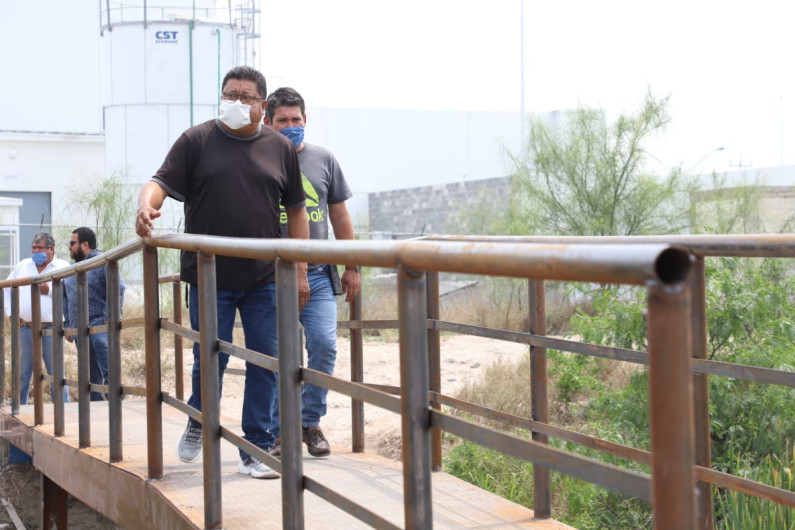 Construcción de puente peatonal fue gestionada por habitantes y realizada por Ayuntamiento 