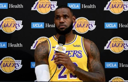 LeBron James habla por primera vez con medios como jugador de Lakers