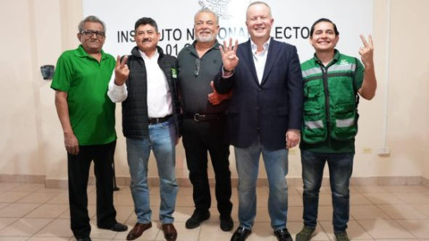 Carlos Canturosas se registra ante el INE para la Diputación Federal por la coalición Morena-PT-Verde