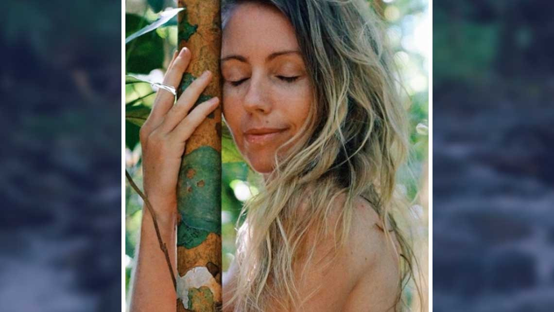 Decide dejar la civilización para irse a vivir desnuda a la jungla