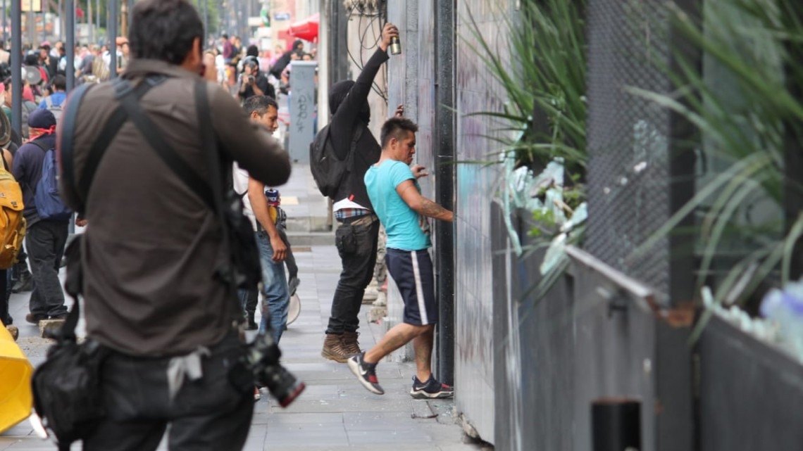 A 5 años del caso Ayotzinapa, manifestaciones en México y el Mundo exigen justicia