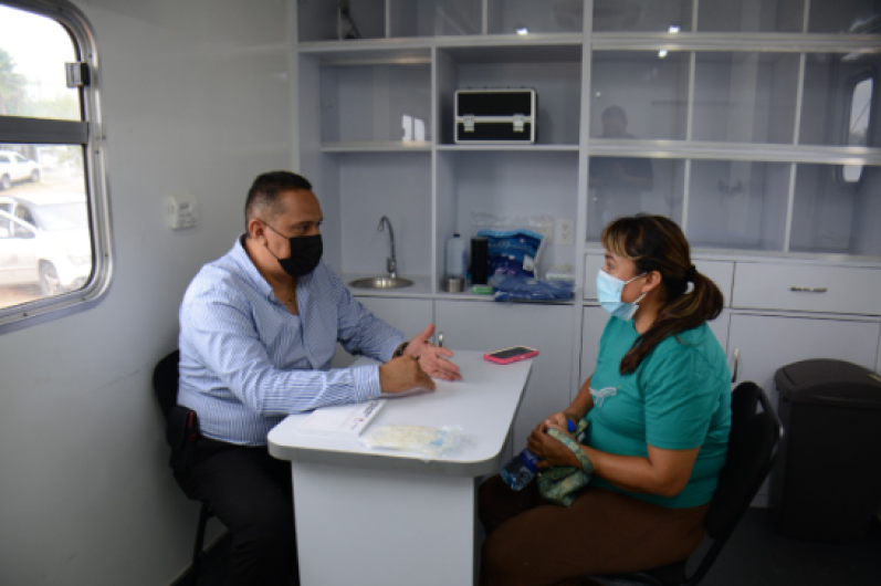 Brinda DIF recomendaciones a mujeres para detectar cáncer de mama 