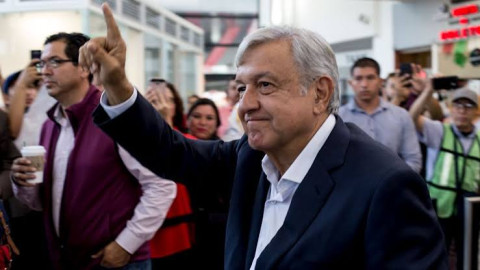 AMLO se reunirá con niños, trabajadores de vivienda y gobernadores