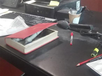 Estalla ‘libro bomba’ en Senado; iba dirigido para senadora