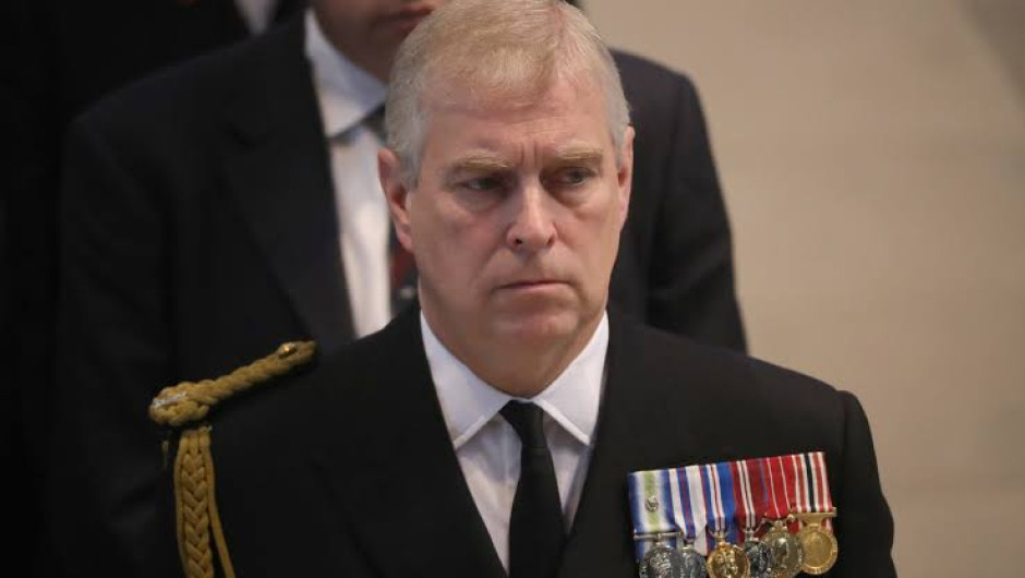 Príncipe Andrew es despojado del patrocinio real por escándalo de abuso sexual 